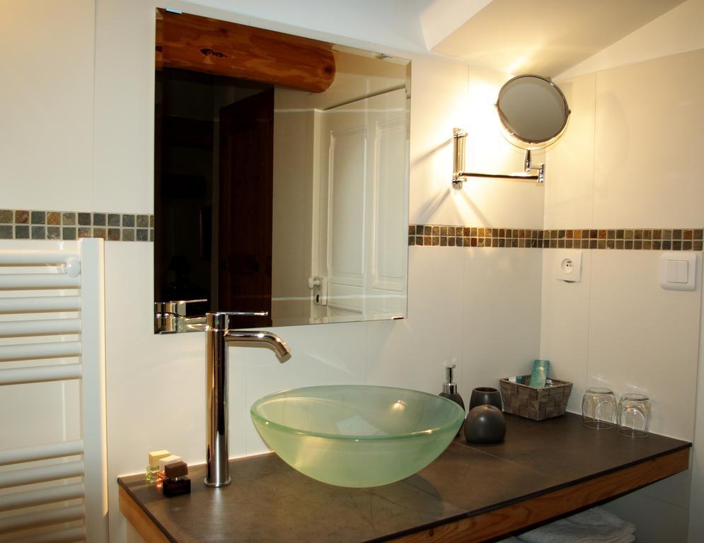 Le Mas De La Fontaine Bed & Breakfast Le Pegue Room photo