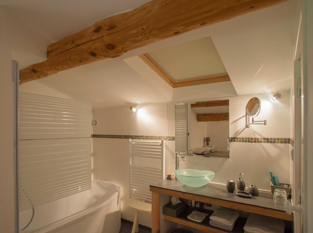 Le Mas De La Fontaine Bed & Breakfast Le Pegue Room photo