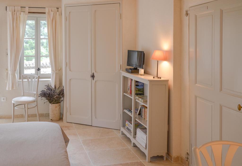 Le Mas De La Fontaine Bed & Breakfast Le Pegue Room photo