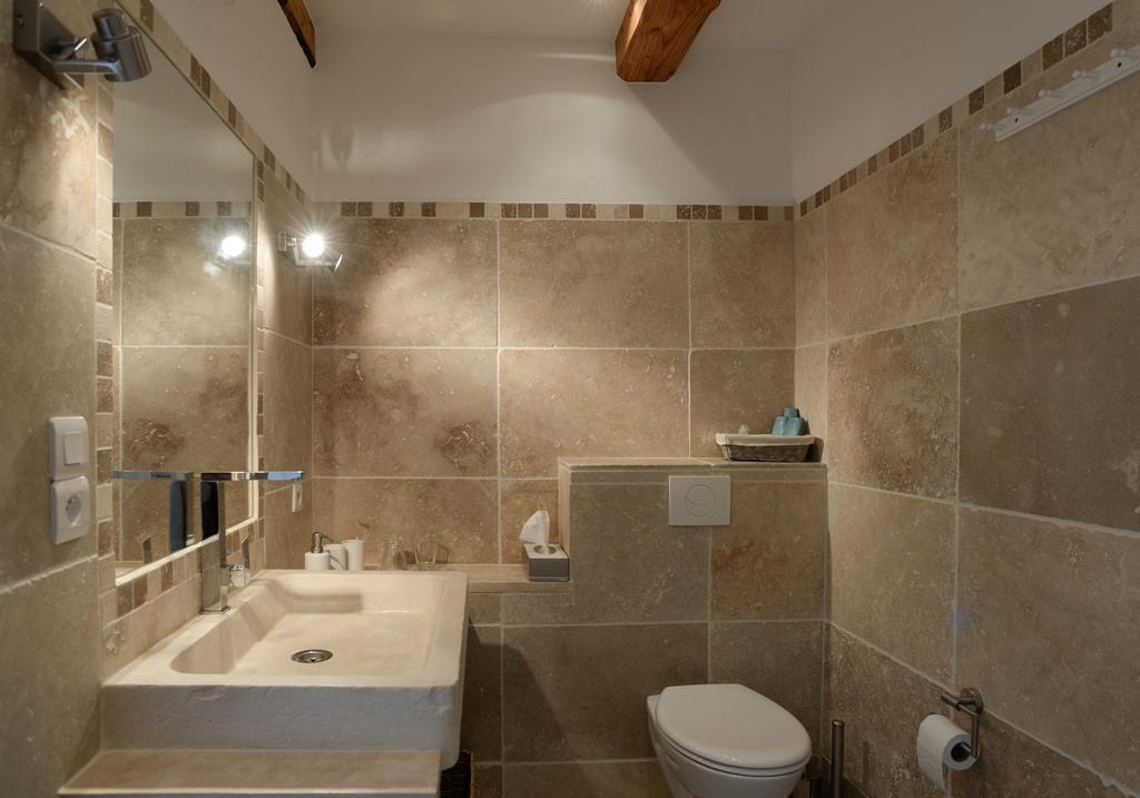 Le Mas De La Fontaine Bed & Breakfast Le Pegue Room photo
