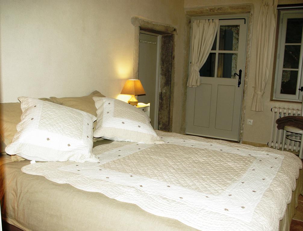 Le Mas De La Fontaine Bed & Breakfast Le Pegue Exterior photo